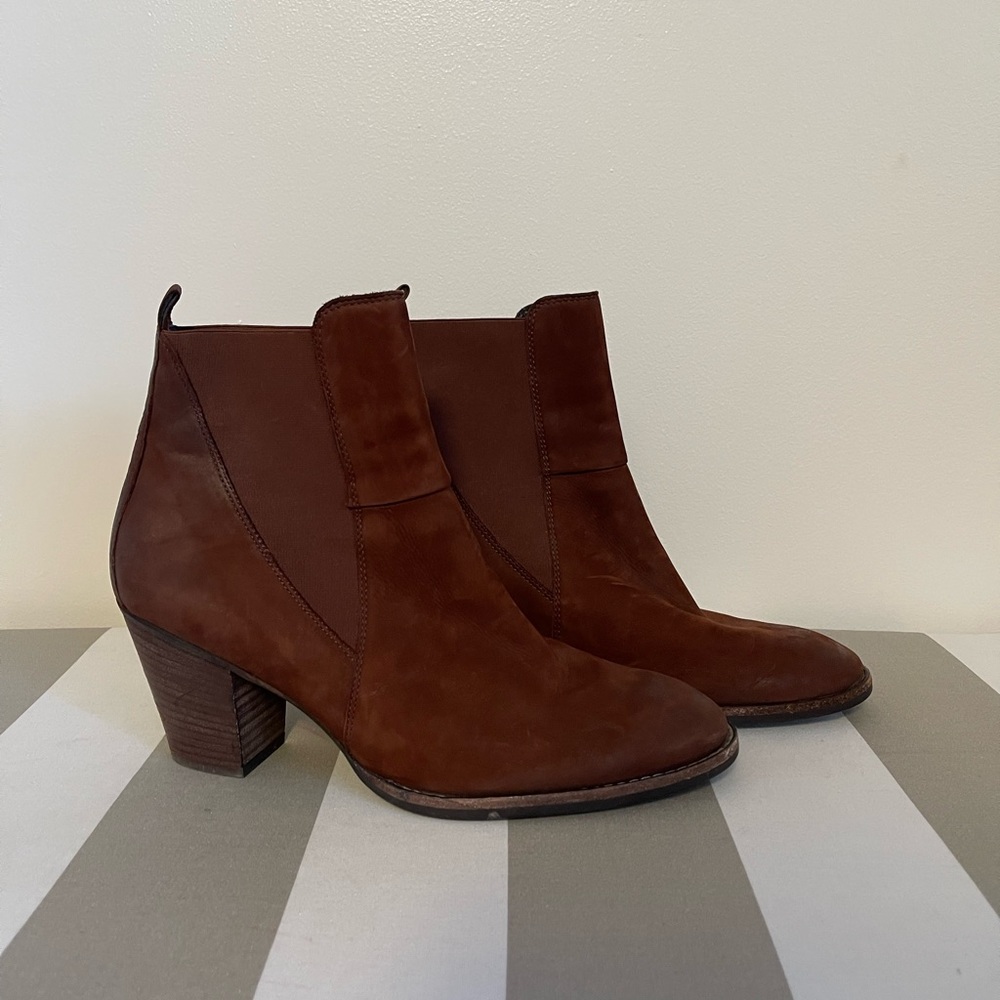 Paul Green Block Heel Chelsea Booties